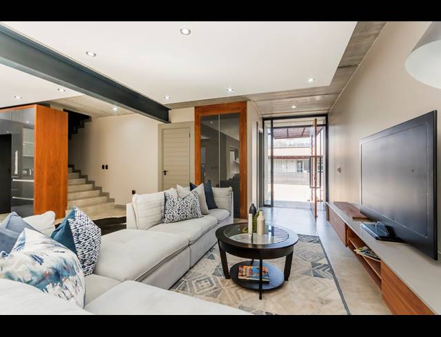 3 BEDROOM TOWNHOUSE RENTED IN ELTONHILL